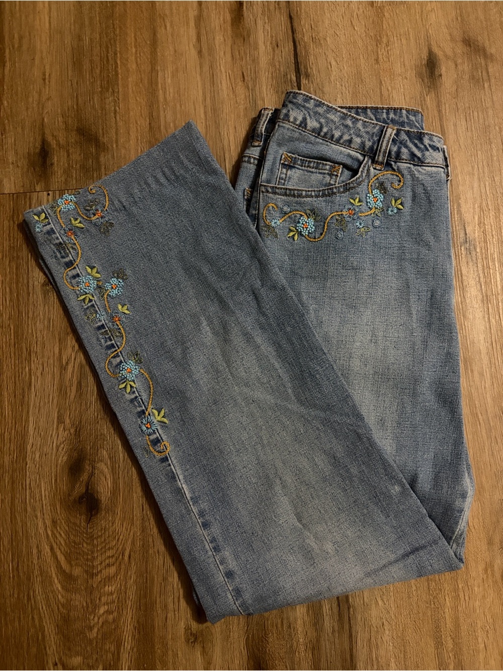 Talbot Jeans - Light Wash Embroidered
Straight-Leg